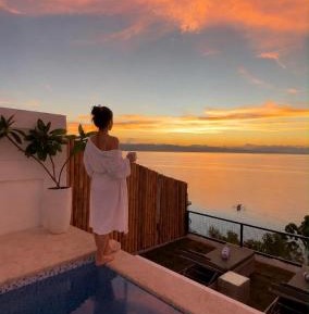 Queen Suite with Private Pool