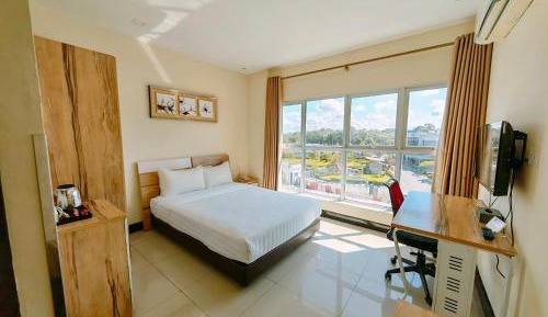 Deluxe Queen Room