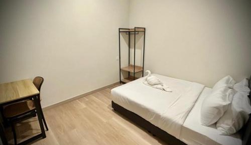Queen Room with Shared Bathroom