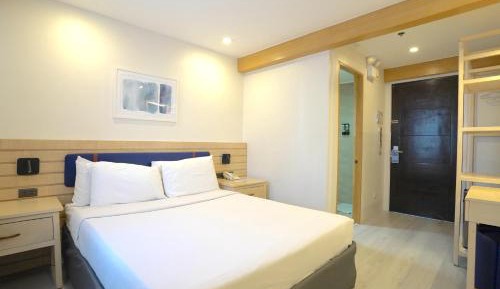 Deluxe Queen Room