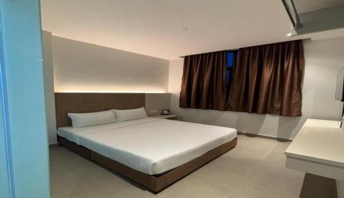Standard Queen Room