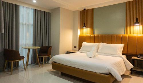 Premier Queen Room