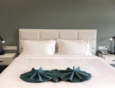 Standard Queen Room