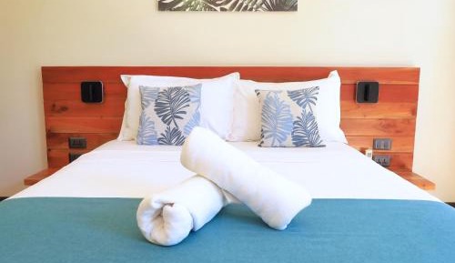 Deluxe Queen Room with Free Airport Drop