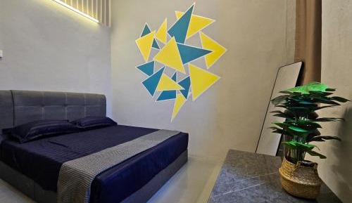 Queen Room with Shared Bathroom