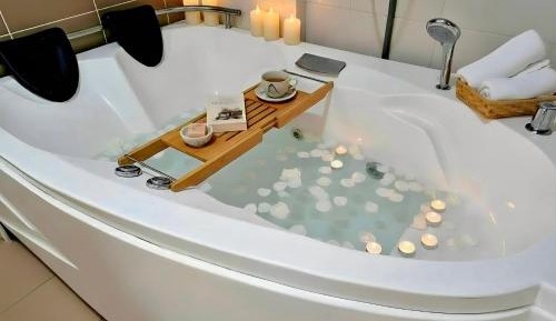 Studio with Spa Bath (Free 2 Waterpark Tickets)