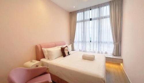 Two-Bedroom Deluxe Apartment with Balcony
