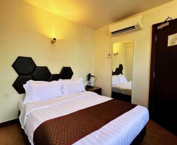 Deluxe Queen Room