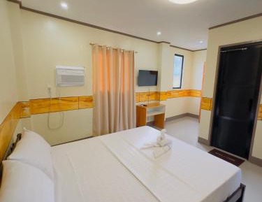 Standard Queen Room