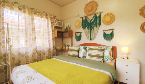 Queen Room with Shared Bathroom
