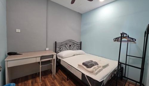 Queen Room with Shared Bathroom