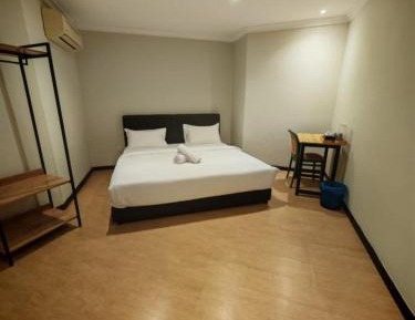 Standard Queen Room