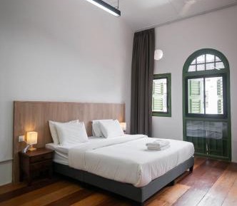 Deluxe King Suite