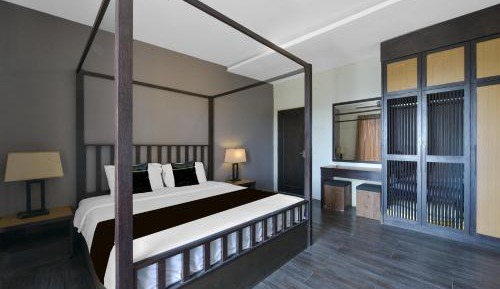 Three-Bedroom Deluxe Apartment