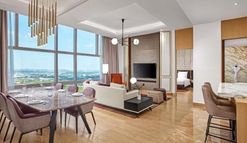 Swiss Prestige Suite King  with Club Lounge Access