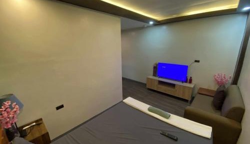 Deluxe Studio
