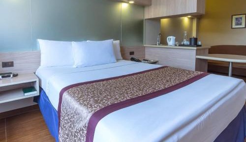 Queen Suite - Mobility Access/Non-Smoking