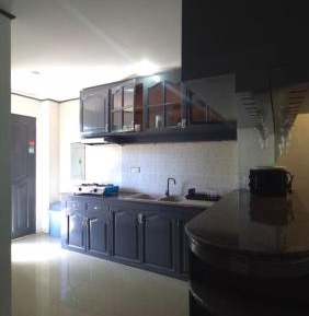 Deluxe One-Bedroom Apartment
