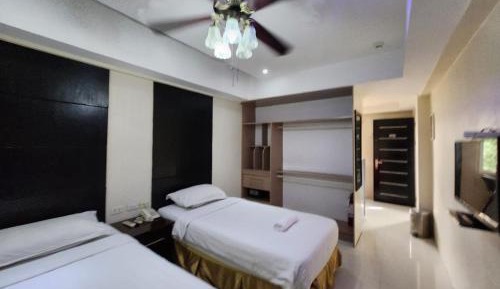 Deluxe Studio