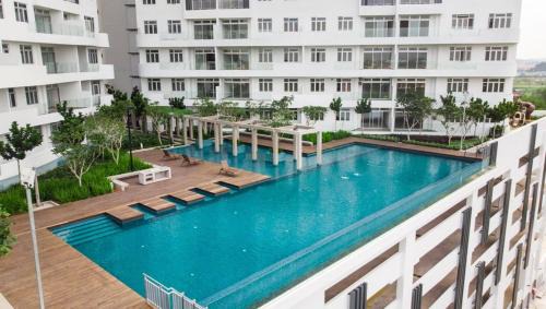 Three-Bedroom Apartment with Balcony