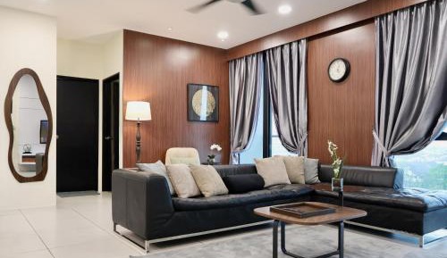 Four-Bedroom Apartment with Balcony 
