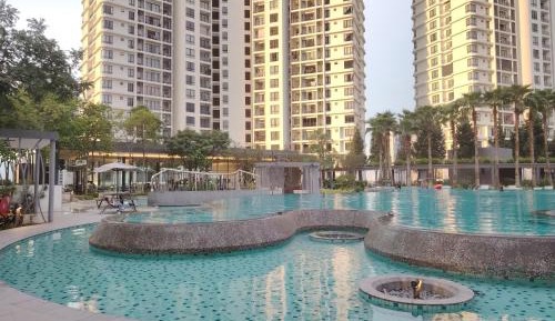 Three-Bedroom Apartment with Balcony