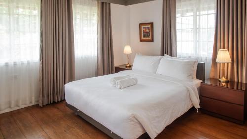 One-Bedroom Apartment with Garden View