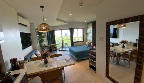 Studio Apartment with Balcony