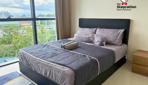 One-Bedroom Apartment with City View