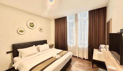 Deluxe Queen Room