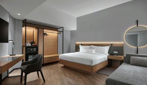 Prime Deluxe King Room with Sofa Bed