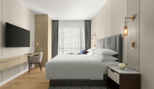 One-Bedroom Apartment with King Bed
