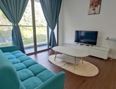 Three-Bedroom Apartment with Mountain View