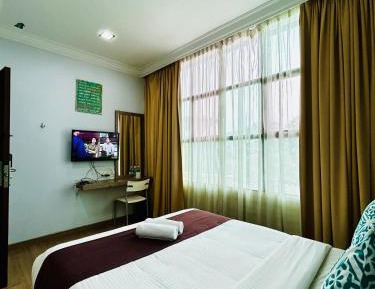 Deluxe Queen Room