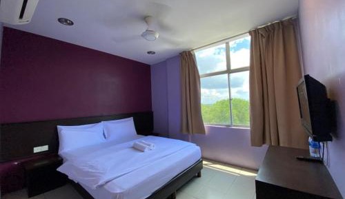 Deluxe Queen Room