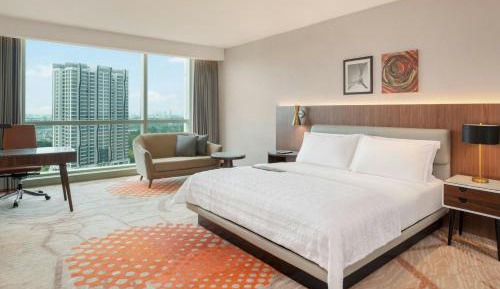 1 King Bed, Club Lounge Access, Guest Room