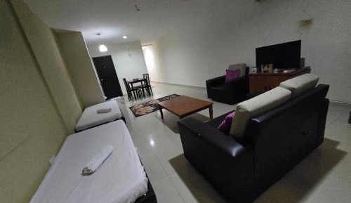 One-Bedroom Apartment with Balcony