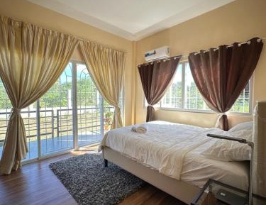 Three-Bedroom Vacation Home 