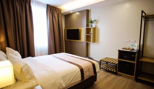 Deluxe Queen Room