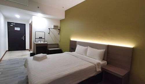 Deluxe Queen Room