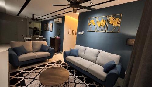 Three-Bedroom Apartment with Lake View