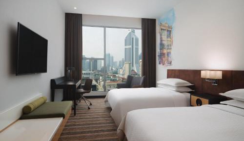 Large Premier Downtown Twin Room