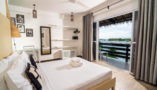 Deluxe Double Room with Balcony and Sea View