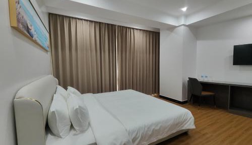 Standard Queen Room