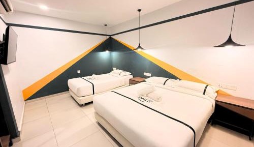 Family Room (3 Adults)