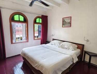 Superior Double Room with Shared Bathroom