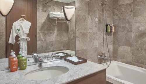 Queen Suite with Jetted Bath