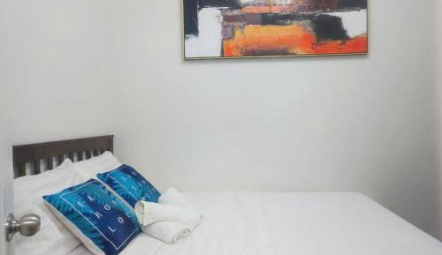 Deluxe One-Bedroom Apartment