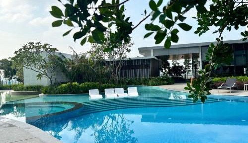 Apartment with Pool View 