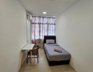 Single Room with Shared Bathroom